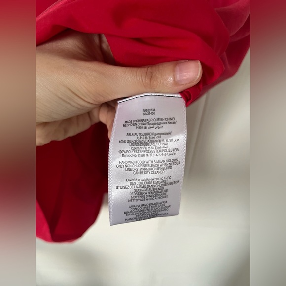 BCBGMaxzaria 100 % SILK Hi-Low Top in Lipstick Red XS - Picture 16 of 16